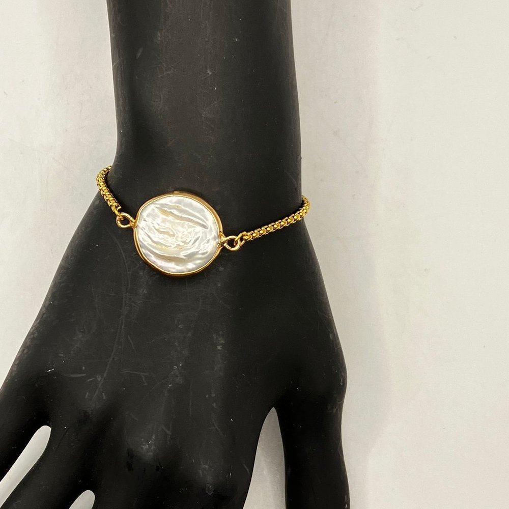 NWT Mother of Pearl Bracelet Adjustable Stainless Steel Bracelet